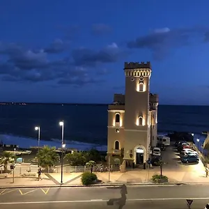 Castello Miramare 3*, Janov Itálie